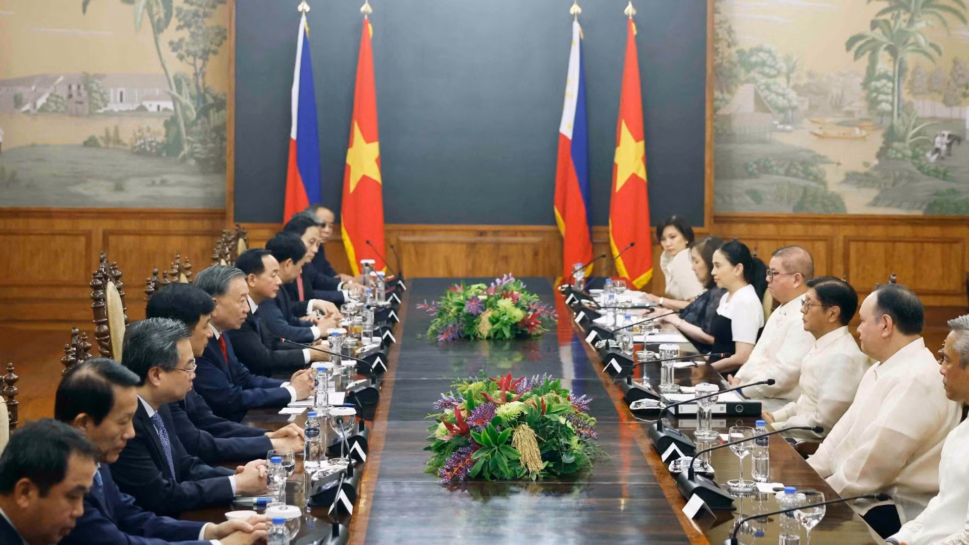 Tổng Bí thư, Chủ tịch nước Tô Lâm và Tổng thống Philippines Ferdinand Romualdez Marcos Jr. hội đàm cấp Nhà nước. (Ảnh: TTXVN)