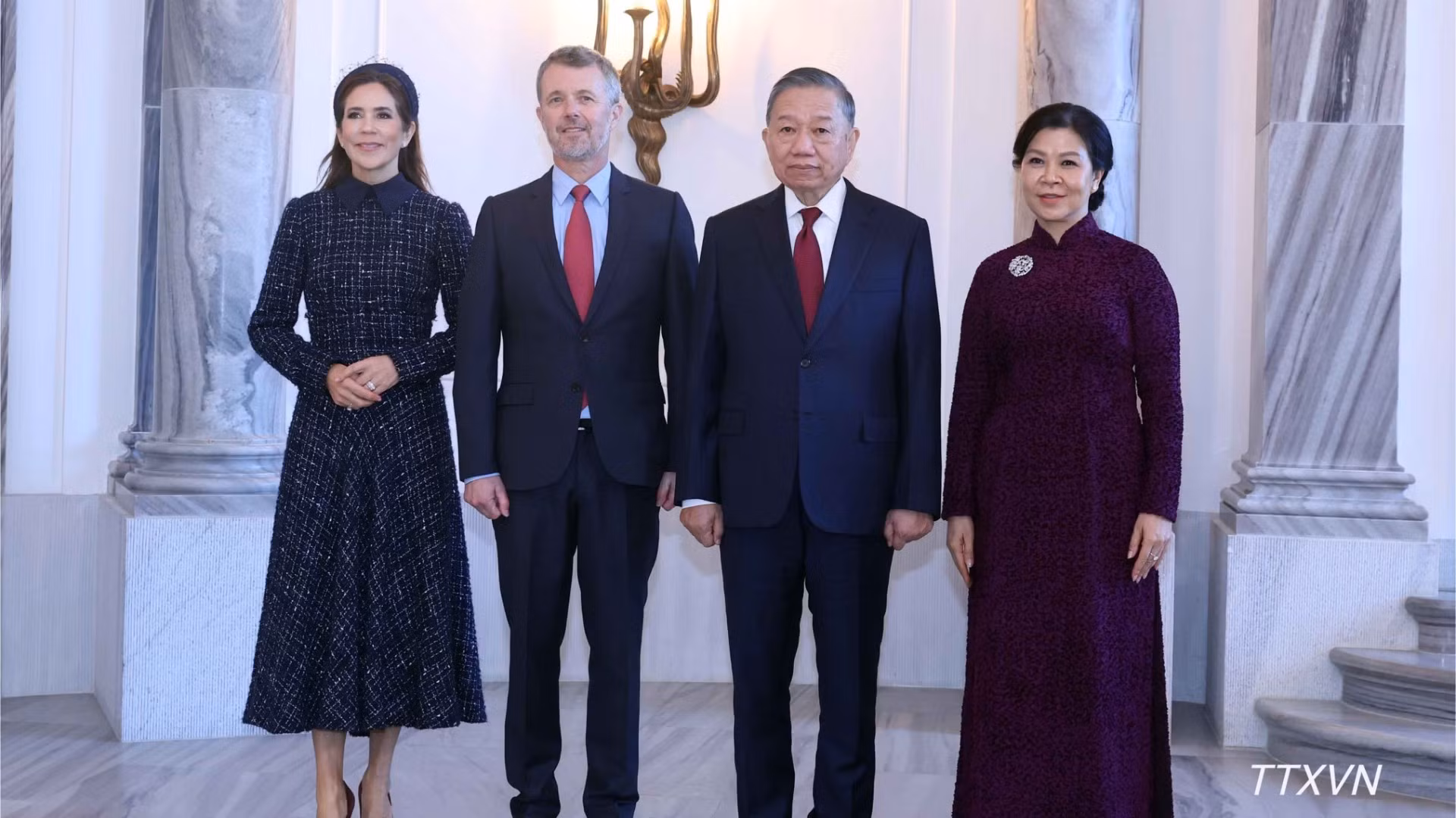 Tổng Bí thư, Chủ tịch nước Tô Lâm và Phu nhân Ngô Phương Ly với Nhà vua Đan Mạch Frederik X và Hoàng hậu Mary. (Ảnh: TTXVN)