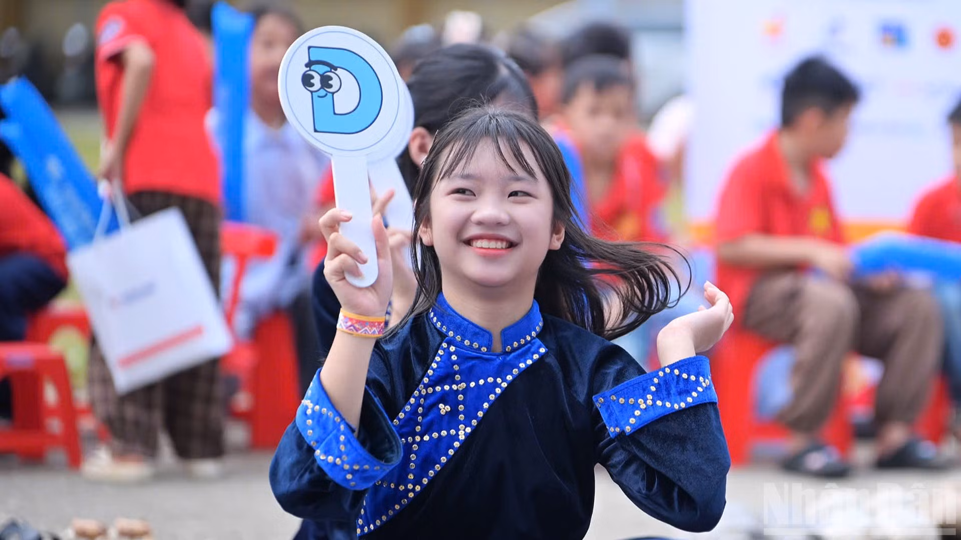Học sinh xã Nghĩa Tá (tỉnh Thái Nguyên) tham gia cuộc thi "Rung chuông vàng" trong chặng đầu tiên của Hành trình "Lớp học reo vui". (Ảnh: LINH PHAN)