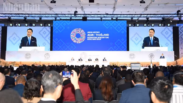 Thủ tướng Thái Lan Anutin Charnvirakul phát biểu tại hội nghị thường niên của IMF và WBG năm 2026. (Ảnh: XUÂN SƠN)
