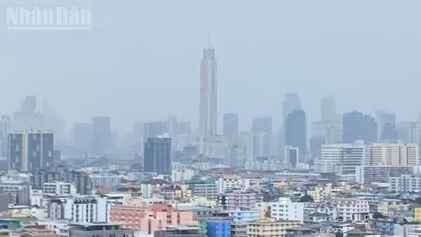 Chiều 5/10, thủ đô Bangkok tiếp tục có mưa. (Ảnh: XUÂN SƠN)