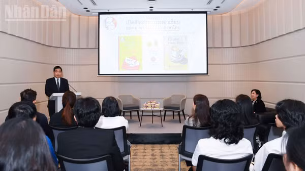 Tọa đàm và ra mắt các ấn phẩm dịch thuật văn học ASEAN từ tiếng Việt sang tiếng Thái. (Ảnh: XUÂN SƠN)