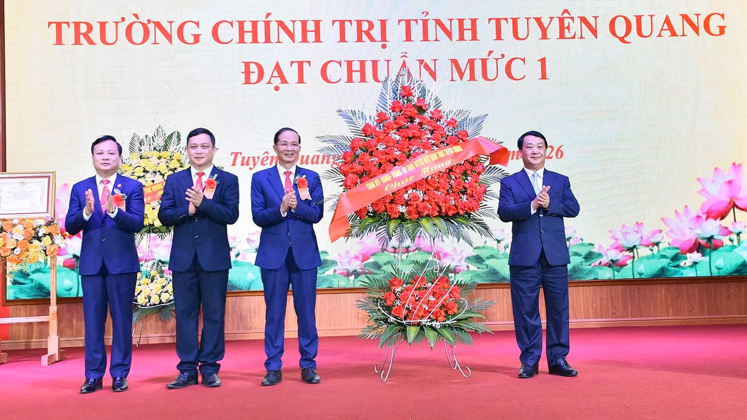 z7907536833735-9ed0b033c49e7e05e266eb32155bcf21.jpg