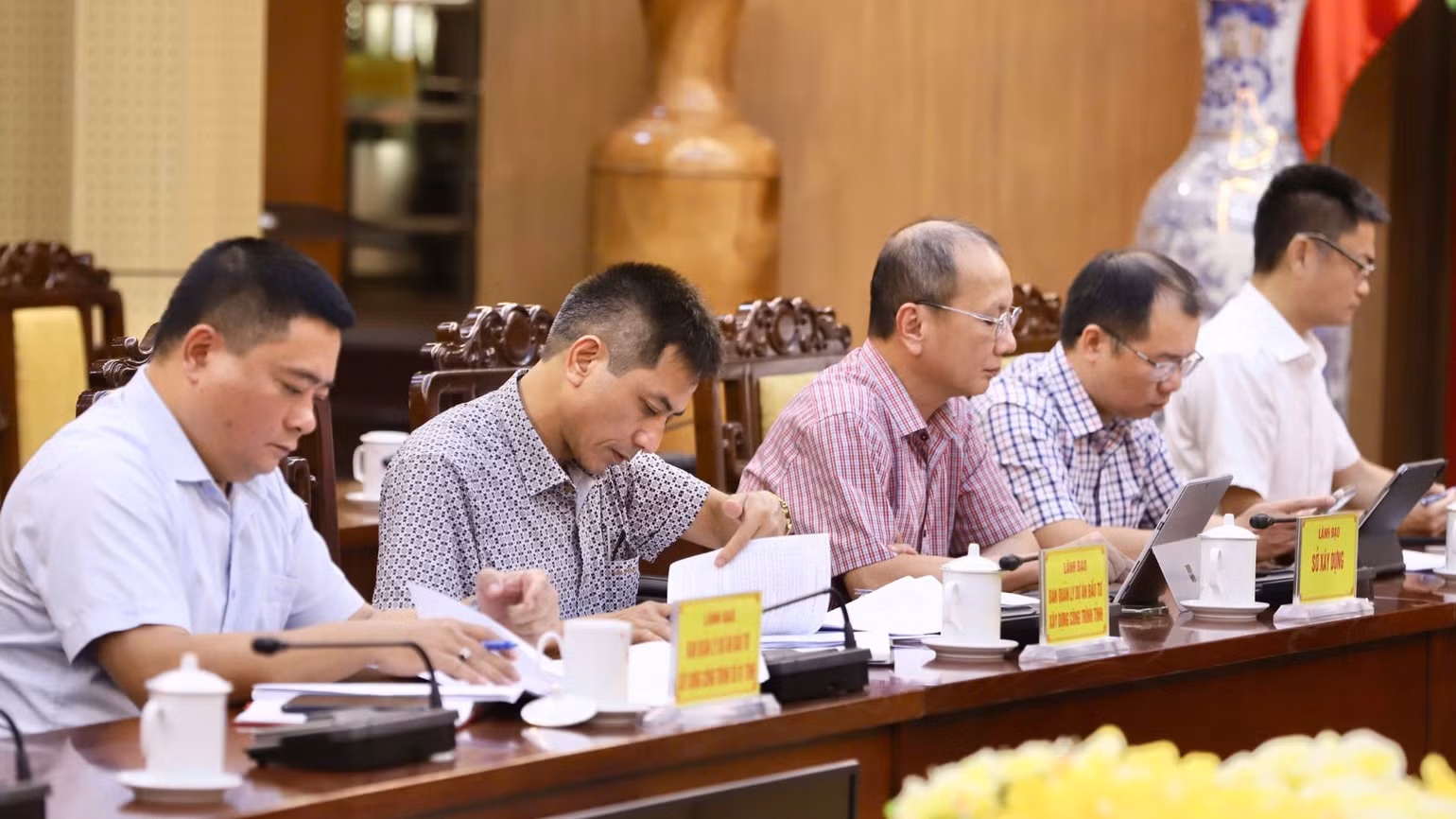 Đại diện các sở, ban, ngành trên địa bàn tỉnh dự cuộc họp. (Ảnh: DT)