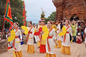 Ngày hội văn hóa Chăm thu hút 700 nghệ sĩ, nghệ nhân, diễn viên, vận động viên người Chăm.