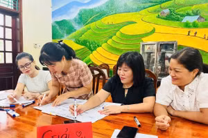 Lớp tập huấn kỹ năng tâm lý học đường cho giáo viên của Trường trung học phổ thông Ỷ La (Tuyên Quang).