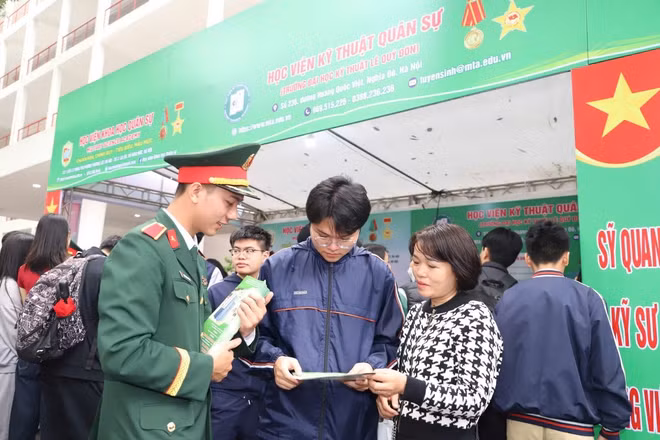 Tìm hiểu thông tin tuyển sinh trường quân đội tại Ngày hội tuyển sinh, hướng nghiệp 2026 (Ảnh: MTA)