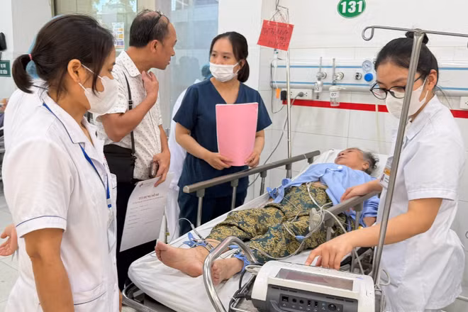 Cấp cứu cho người bệnh tại Trung tâm cấp cứu A9, Bệnh viện Bạch Mai