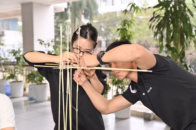 Sinh viên tham gia thi sáng tạo xây dựng, nghiên cứu về kết cấu, kiến trúc, tối ưu các giải pháp công trình. (Ảnh: Trường đại học Kiến trúc Hà Nội)
