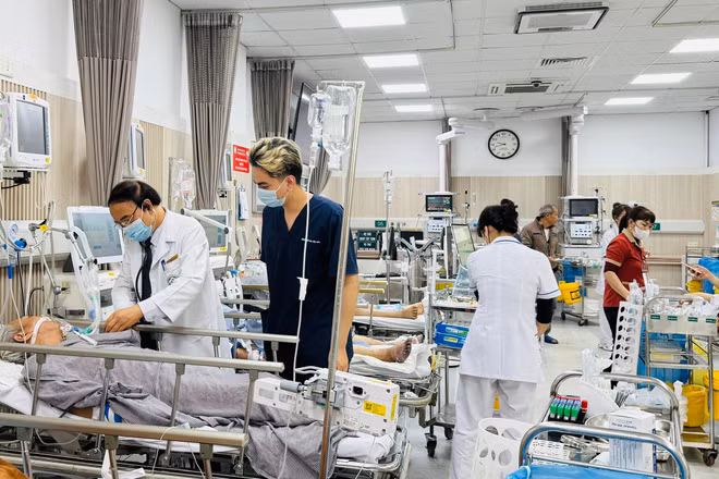 Xử lý cấp cứu cho người bệnh tại Trung tâm Cấp cứu ( Bệnh viện Bạch Mai)