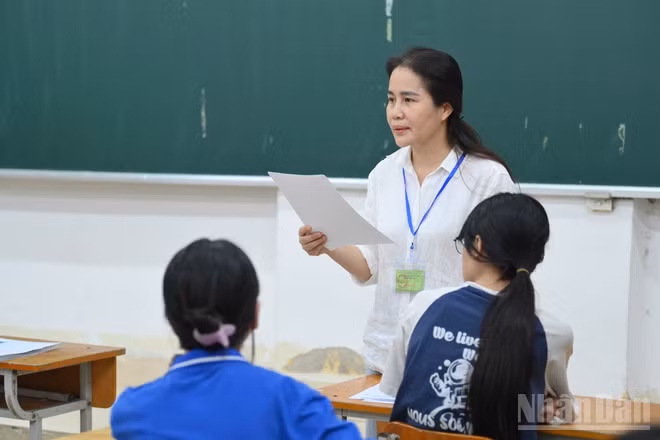 Trong buổi thi môn Ngữ văn kỳ thi tuyển sinh vào lớp 10 của Hà Nội. (Ảnh: THẾ ĐẠI)