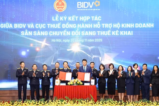 Toàn cảnh lễ ký kết hợp tác hỗ trợ hộ kinh doanh chuyển đổi sang thuế kê khai giữa Cục thuế và BIDV.