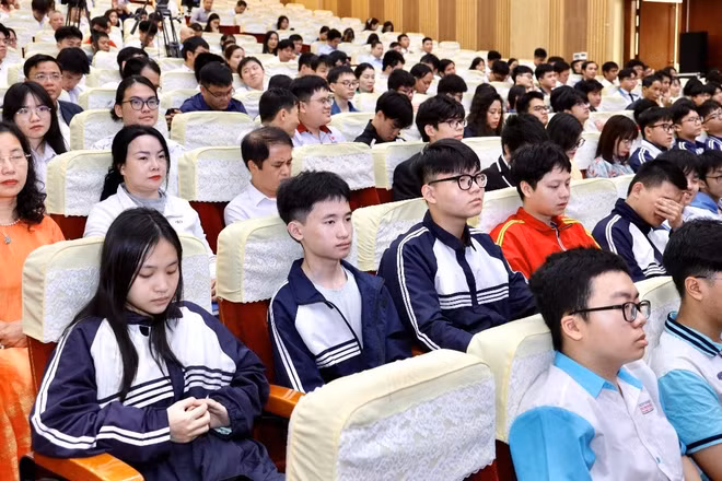 Học sinh tại Lễ khai mạc Kỳ thi chọn học sinh trung học phổ thông vào các đội tuyển quốc gia dự thi Olympic quốc tế và khu vực năm 2026. (Ảnh minh họa)