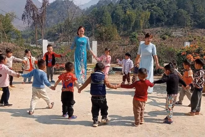 Cô trò Trường mầm non Quài Nưa (xã Tuần Giáo, tỉnh Điện Biên). (Ảnh minh họa: THU TRANG)