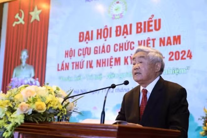 Giáo sư, Tiến sĩ khoa học, Viện sĩ, Nhà giáo Nhân dân Phạm Minh Hạc. (Ảnh: THANH TÙNG/TTXVN)