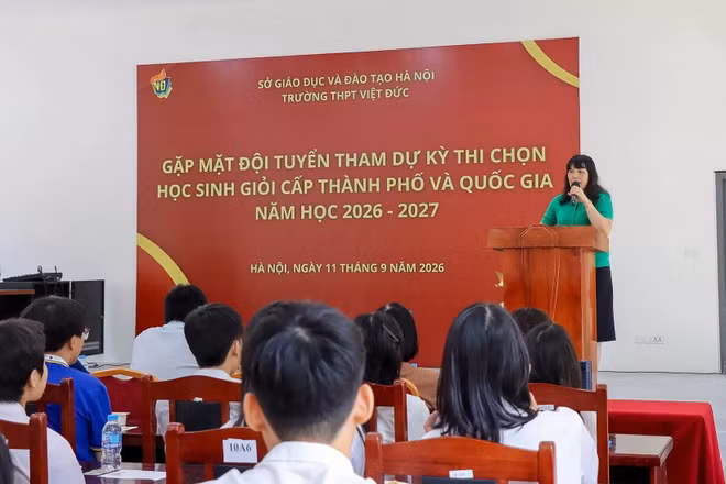 Hình ảnh tại buổi gặp mặt đội tuyển tham dự Kỳ thi chọn học sinh giỏi cấp thành phố năm học 2026-2027. (Ảnh: Trường THPT Việt Đức)
