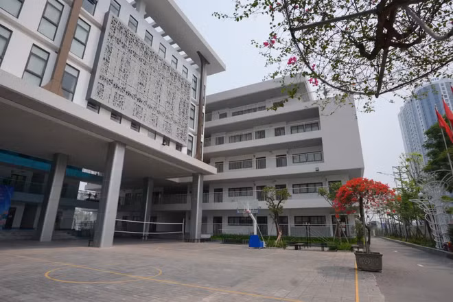 Năm học 2026-2027 Hà Nội có thêm nhiều trường học khang trang, hiện đại, đáp ứng nhu cầu học tập của người dân. Trong ảnh: Trường THPT Đỗ Mười tuyển sinh chính thức từ năm học 2026-2027. (Ảnh: LÊ CHÍ)
