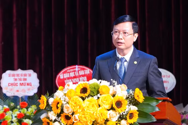 Phó Giáo sư, Tiến sĩ Nguyễn Văn Hiền, Giám đốc Sở Giáo dục và Đào tạo Hà Nội. (Ảnh: HNUE)