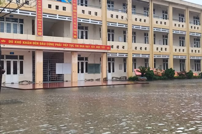 Trường học bị ảnh hưởng bởi bão số 10. (Ảnh: Trường THCS và THPT Nghi Sơn, Thanh Hóa)