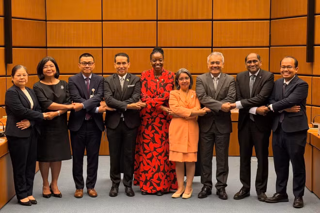 Ủy ban ASEAN tại Vienna (ACV) gồm Đại sứ, Đại biện 8 nước thành viên Việt Nam, Philippines, Malaysia, Myanmar, Indonesia, Thái Lan, Lào và Singapore có cuộc làm việc với bà Monica Juma, Giám đốc Điều hành Văn phòng Liên hợp quốc về ma túy và tội phạm (UNODC).