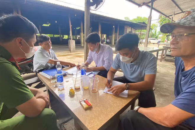 Ngày 9/7, tại một lò mổ ở Huế cơ quan chức năng phát hiện chủ lợn mổ lợn chết ngoài giờ quy định để bán ra thị trường