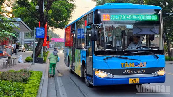 Hà Nội tổ chức khoảng 17.300-17.600 lượt xe buýt mỗi ngày.