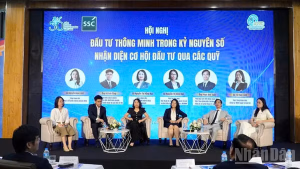 Phiên thảo luận hội nghị.