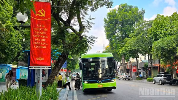Hà Nội tăng cường phương tiện công cộng để bảo đảm nhu cầu đi lại của nhân dân và du khách trong dịp lễ Quốc khánh 2/9.