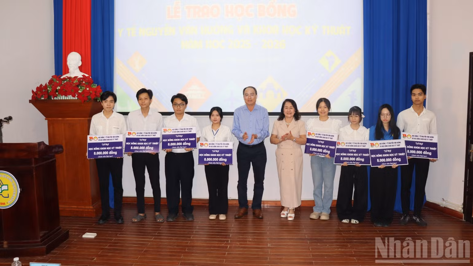 Rất nhiều sinh viên nghèo được hỗ trợ vượt khó học tập.