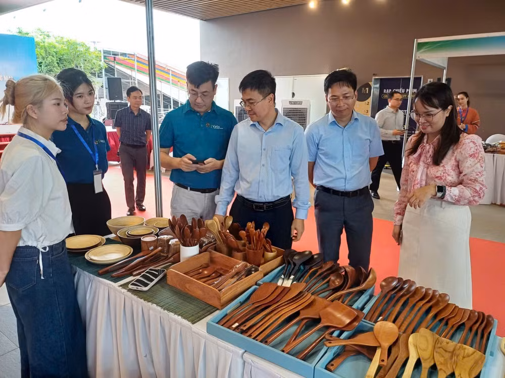 Gian hàng triển lãm, trưng bày và giới thiệu các sản phẩm.