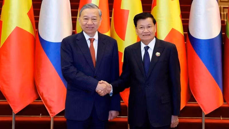 Tổng Bí thư Tô Lâm và Tổng Bí thư, Chủ tịch nước Lào Thongloun Sisoulith đồng chủ trì Cuộc gặp cấp cao giữa Đảng Cộng sản Việt Nam và Đảng Nhân dân Cách mạng Lào. (Ảnh: TTXVN)