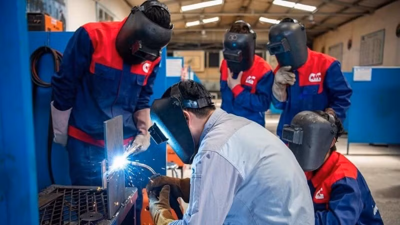 Hàn điện là một trong những ngành "khát" lao động tại nhiều quốc gia.
