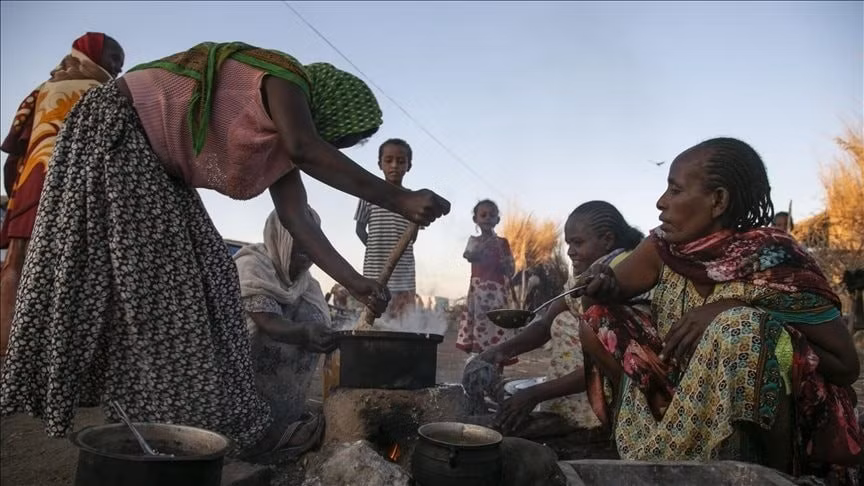 Ở Sudan lúc này, mỗi miếng ăn đã là cả một sự may mắn lớn lao. 