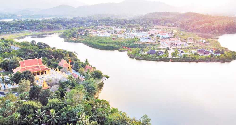 Một góc Làng Văn hóa - Du lịch các dân tộc Việt Nam. Ảnh: Anh Quân