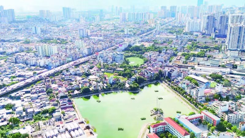 Hà Nội cần có các chính sách hỗ trợ chính quyền cấp phường, xã làm tốt, hiệu quả công tác quy hoạch và quản lý quy hoạch. Trong ảnh: Một góc Thành phố Hà Nội. (Ảnh MỸ HÀ)