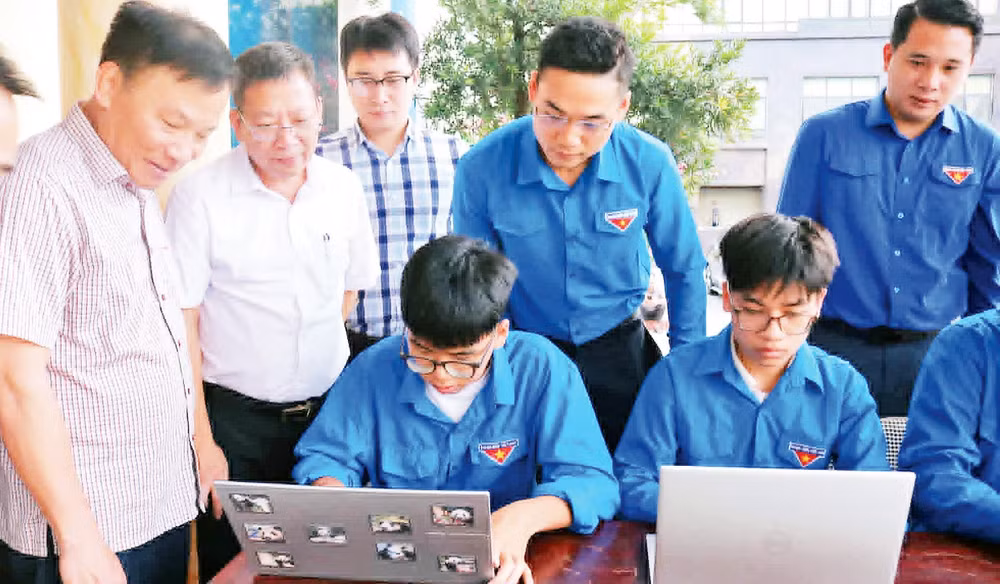 Hàng trăm nghìn lượt người dự thi "Tìm hiểu pháp luật về hộ tịch" trên môi trường số do Sở Tư pháp tỉnh Hưng Yên tổ chức.