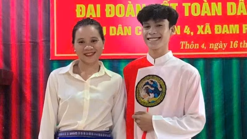 chi-ko-sa-bich-ben-trai-tai-ngay-hoi-dai-doan-ket-toan-dan-toc-thon-4-xa-dam-rong-4-5658.jpg