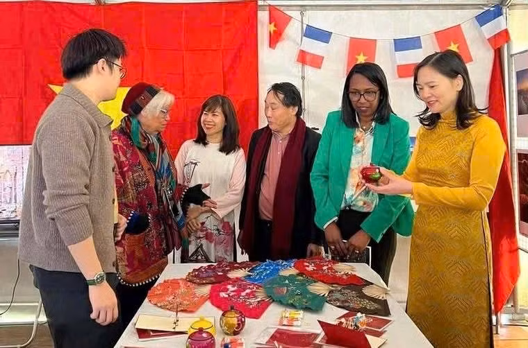 Các sự kiện giao lưu, quảng bá văn hóa Việt Nam tại Pháp do TS Hoàng Thị Hồng Hà thực hiện. Ảnh | NVCC