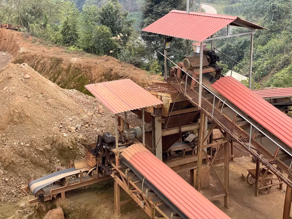 Nếu không được kiểm soát, gánh nặng môi trường do khai thác khoáng sản có thể đè nặng lên vai của cộng đồng dân cư. (Ảnh Hoàng Tuân)