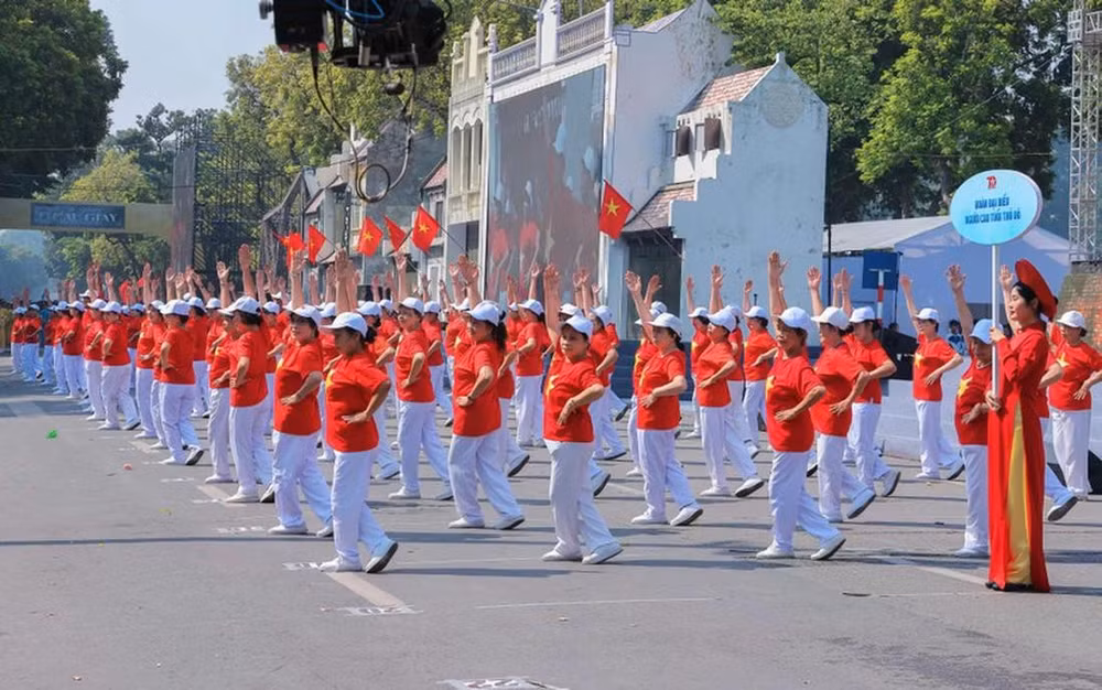 Đoàn Người cao tuổi Thủ đô đồng diễn. (Ảnh: Hoàng Hiếu/TTXVN) 