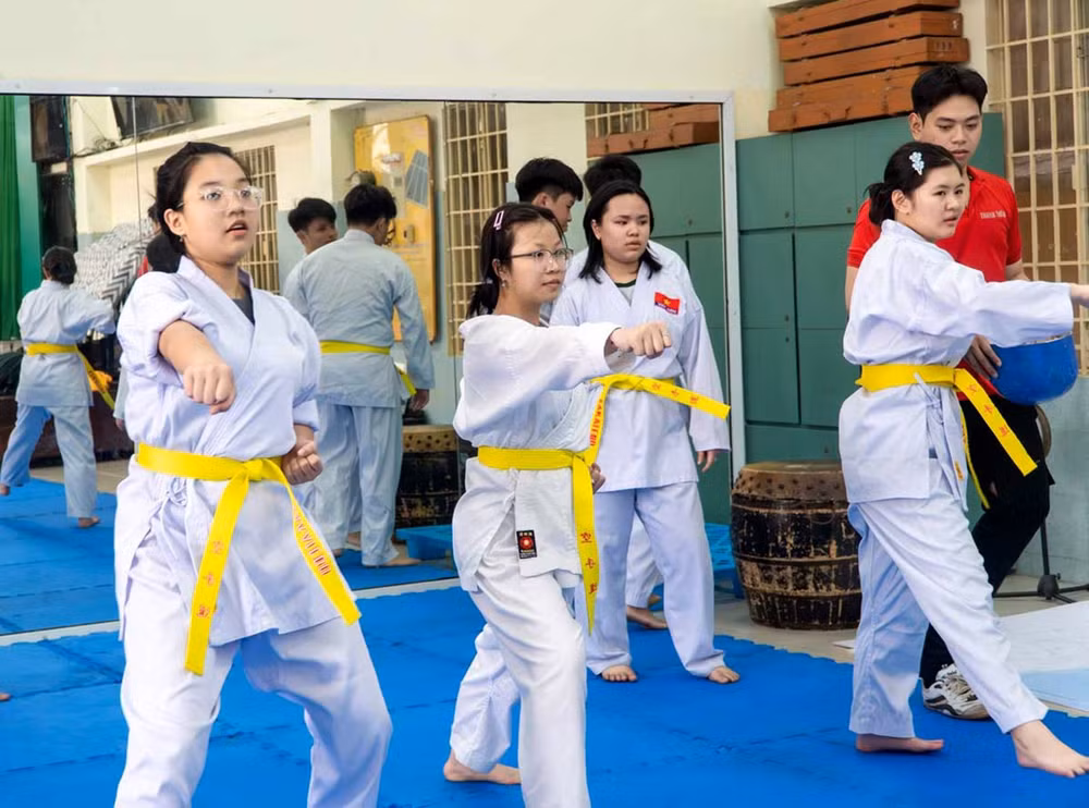 Sinh hoạt CLB võ thuật tại Trường THCS & THPT Thái Bình (Thành phố Hồ Chí Minh). Ảnh | CLBTTB