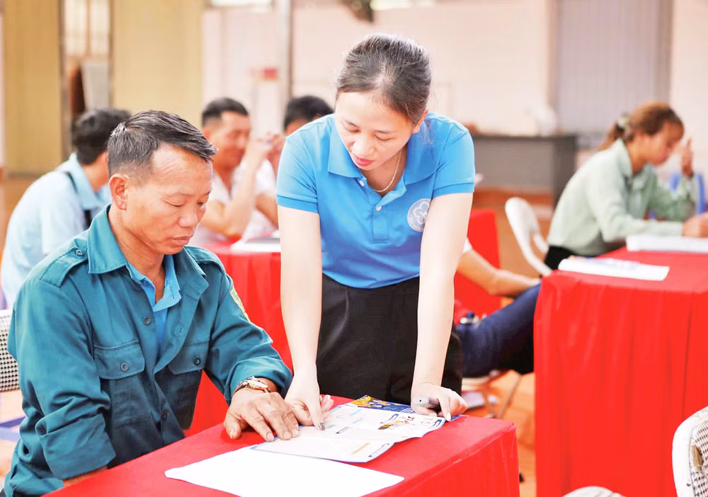 Hoạt động tuyên truyền người dân tham gia BHXH tự nguyện.