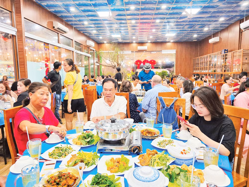 Những món ăn mang đậm dấu ấn riêng của miền tây sông nước góp phần tạo thêm sức hút cho hành trình trải nghiệm của du khách. Ảnh: Nam Hải
