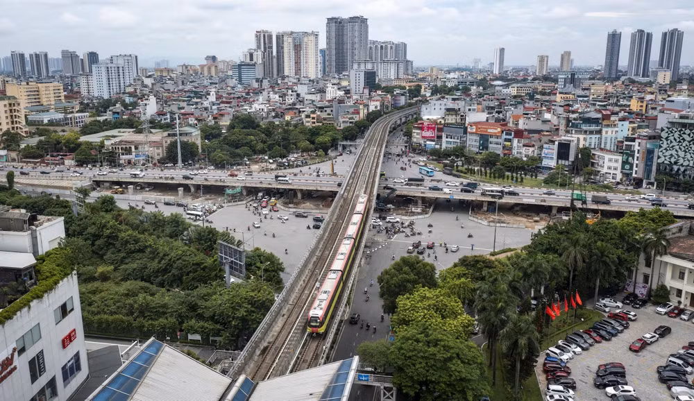 Hệ thống đường sắt đô thị (Metro) đã trở thành một biểu tượng hiện đại mới cho sự phát triển của Thủ đô Hà Nội. Ảnh | Thành Đạt
