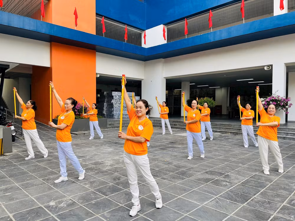 Nhiều hoạt động bổ ích tại Cơ sở chăm sóc sức khỏe ban ngày cho người cao tuổi Long Biên (Hà Nội). Ảnh | Thúy Anh