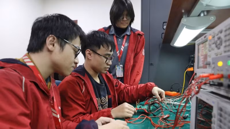 Mô hình Triple Helix, với sự hợp tác chặt chẽ giữa "Nhà nước-viện/trường-doanh nghiệp" được coi là nền tảng tạo nên sự phát triển bền vững trong lĩnh vực R&D. (Ảnh: KHIẾU MINH)