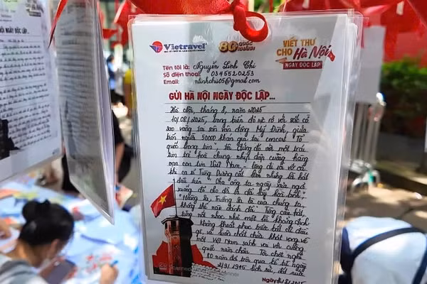 Người trẻ viết thư cho Tổ quốc tại Triển lãm tương tác "80 năm rạng rỡ non sông" 