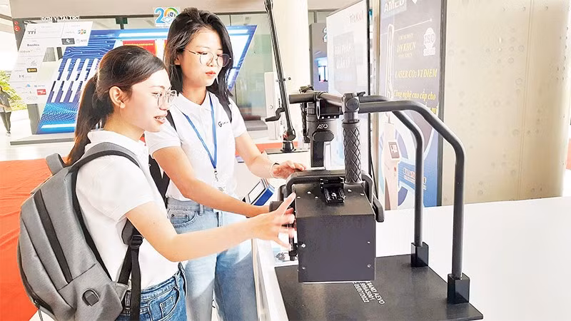 Trưng bày các sản phẩm khoa học tại Khu Công nghệ cao Thành phố Hồ Chí Minh.