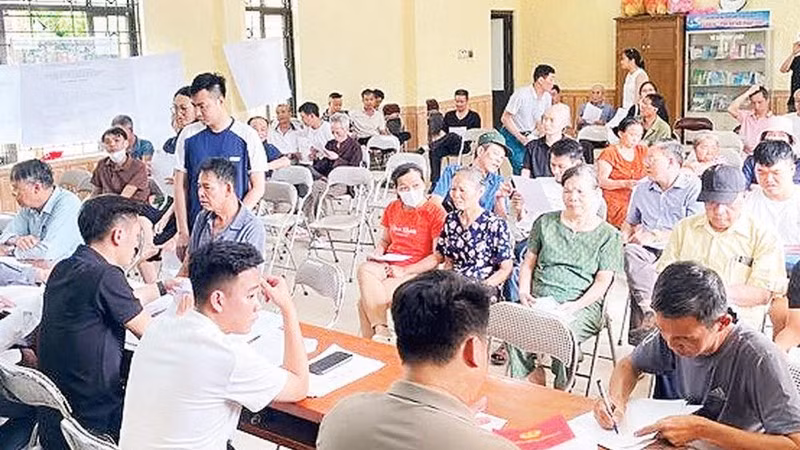 Xã Ngọc Hồi thực hiện chi trả tiền cho người dân thôn Vĩnh Thịnh để thực hiện giải phóng mặt bằng dự án Khu đô thị thể thao quốc tế Hà Nội.