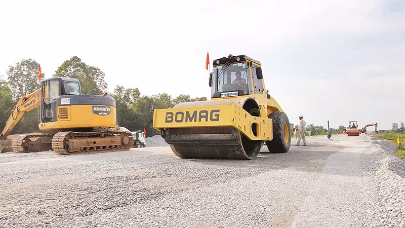 Tiến độ thi công Dự án thành phần 3 thuộc Dự án cao tốc Châu Đốc-Cần Thơ-Sóc Trăng (trục ngang giai đoạn 1) đang được đẩy nhanh.